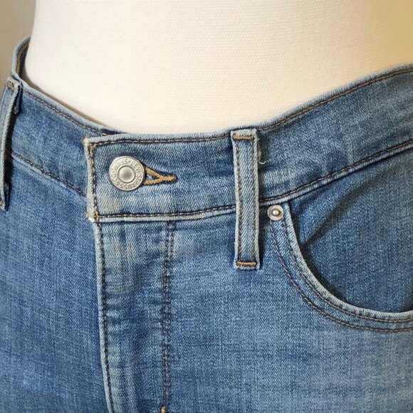 Levi's 315 Shaping Bootcut Jean 31 - Picture 3 of 10